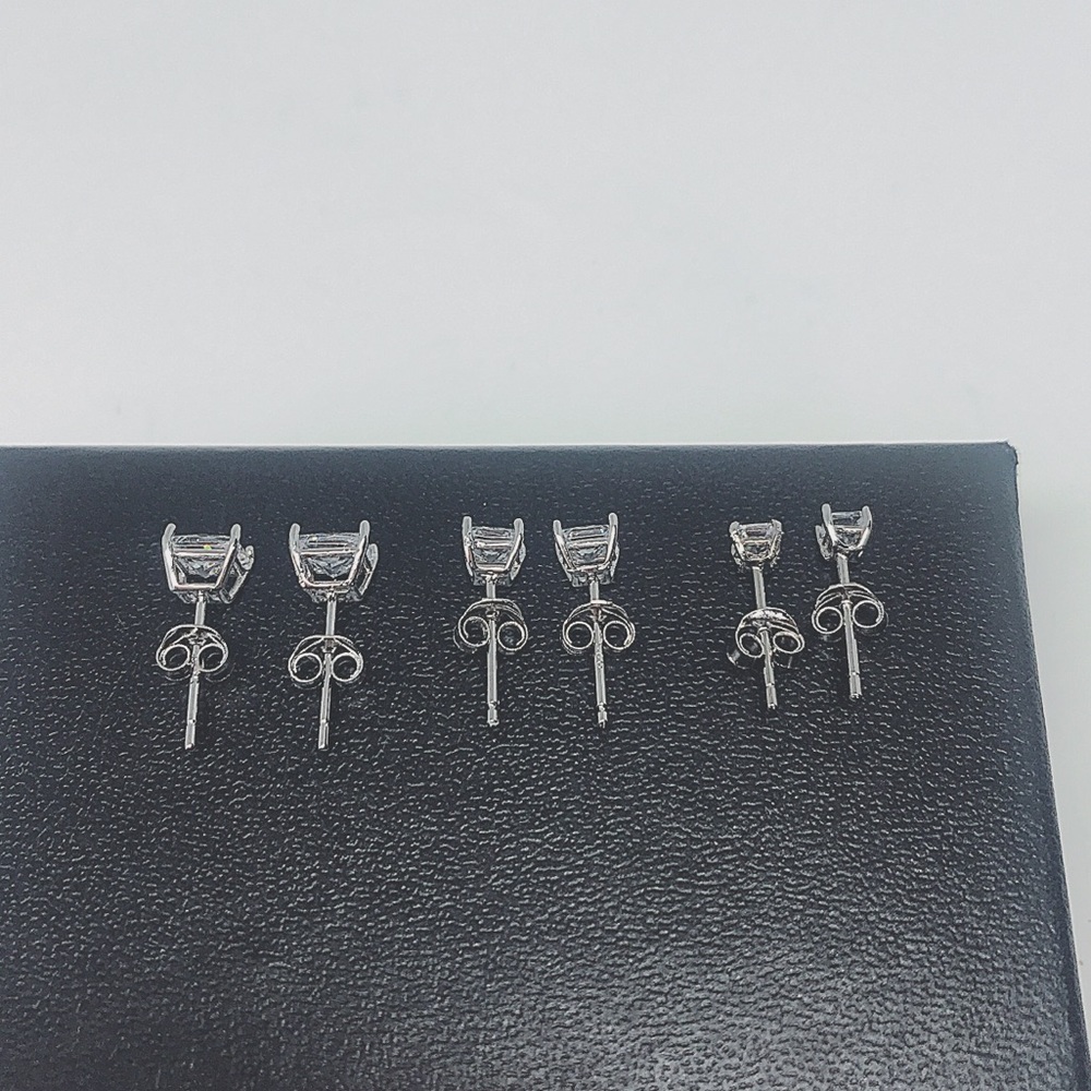 Sterling Silver 925. Simulate Diamond Stud Earring. - Picture 13 of 13